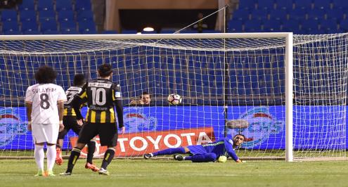 حارس الاتحاد: "الحمد لله" خالفت توقع كهربا.. واللاعب "ضاحكا" "فواز باعني" 